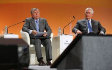 Lỗ hổng trong lệnh cấm vận của Mỹ và EU