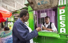 Phá thế độc quyền của ngân hàng