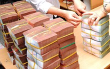 "Nguồn để tăng lương 2014 chỉ có thể là vay nợ hoặc phát hành tiền"