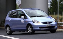 Ai dám mua chiếc xe ô tô mang tên 'gái điếm'?