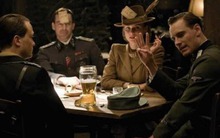 Gọi bia kiểu Đức thực thụ: Nhớ dùng ngón tay cái