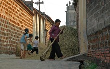 "Phải lên Bộ để xin xây… nhà tắm" và nỗi khổ của dân Đường Lâm