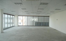 Vỡ mộng đua lên trời, tháp văn phòng thành "xác lạnh"