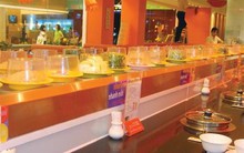 Lẩu băng chuyền thời 'sống mòn' bằng voucher