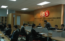 Chủ tịch Chứng khoán Hòa Bình đăng ký bán hầu hết số cổ phiếu đang nắm giữ