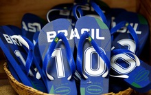 Dép tông ăn theo World Cup 