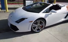 Người vô gia cư đi dạo bằng Lamborghini 