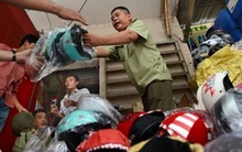 Ngày mai (01/7), chính thức xử phạt người đội mũ bảo hiểm không đạt chuẩn