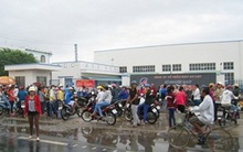 Xí nghiệp đóng cửa 'trả đũa' công nhân ngừng việc?