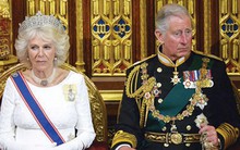 Hoàng gia Anh: 350 triệu USD mua sự im lặng