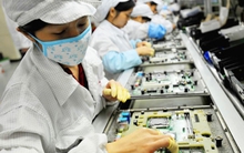 Không sản xuất được cả cục sạc, ốc vít… là nỗi đau của Việt Nam