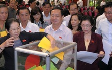 “Tạm dừng lấy phiếu tín nhiệm tại Quốc hội”