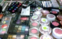 Mỹ phẩm “hàng hiệu” được bán với giá... 15.000 đồng