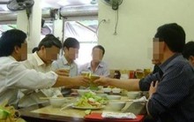 Đề xuất cấm công nhân viên chức ngồi quán xá trong giờ làm việc?