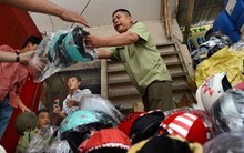 Ngày mai (01/7), xử phạt người đội mũ bảo hiểm không đạt chuẩn: Còn lắm băn khoăn!