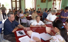 Tránh vỡ quỹ bảo hiểm, tính lại lương và tuổi nghỉ hưu? 