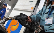 Can thiệp bằng biện pháp hành chính hay để thị trường tự điều tiết?