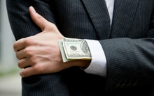 Mất 1 tỷ USD phí luật sư, Chủ tịch AIG chưa dẹp yên được cáo buộc lừa đảo