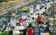 Vì sao không làm nổi sạc pin và ốc vít?