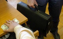 Vào công chức chỉ để “kiếm chác”, bộ máy sẽ rũ nát