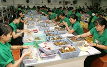 Kềm Nghĩa chạm vào Mỹ cùng nail