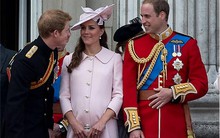 Nước Anh chào đón cậu bé Hoàng gia