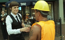 Xem clip này xong, sẽ không bao giờ đi hôi của