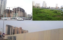 Hà Nội: Những dự án 'om' đất vàng, để cỏ mọc um tùm sau những tấm tôn quây kín