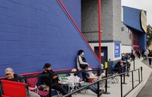 Đừng nhầm họ xếp hàng mua iPhone, những người này phải "cắm trại" qua đêm để chờ mua một mẫu card đồ hoạ mới