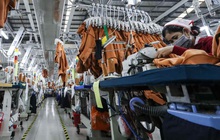 Chuyên gia nói gì về rủi ro "mất đơn hàng" của doanh nghiệp Việt Nam trong làn sóng dịch mới?