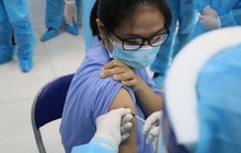 Hà Nội đạt kỷ lục tiêm chưa từng có với hơn 400.000 mũi vaccine COVID-19/ngày
