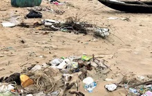 Lo rác thải tấn công bãi biển