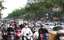 Giao thông nội đô Hà Nội cận Tết, mật độ xe cộ dày đặc nhưng không ùn tắc