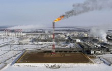 Giá dầu mỏ Nga giảm xuống dưới mức trần đề xuất tại EU