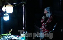 Lao động đường phố nhọc nhằn mưu sinh trong đêm rét sâu đầu đông ở Hà Nội