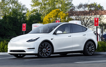 Tesla tiếp tục thống trị thị trường xe điện Mỹ, khoảng cách đang bị các đối thủ thu hẹp dần