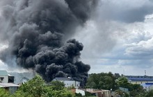 CLIP: Khói lửa ngùn ngụt kèm tiếng nổ lớn trong xưởng ở Đồng Nai