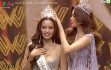 Khoảnh khắc đẹp nhất Hoa hậu Hoàn vũ Việt Nam 2022: Ngọc Châu được Khánh Vân trao vương miện Vinawoman