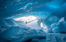Nhiếp ảnh gia bất chấp gian khổ thám hiểm hệ thống hang động băng giá kỳ vĩ, vẻ đẹp trước mắt choáng ngợp đến khó tin