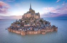 Ngắm lâu đài trên biển có thật ở nước Pháp: Khung cảnh cổ tích choáng ngợp chỉ hiện ra đúng một buổi trong ngày