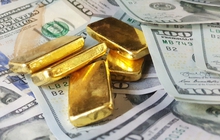 Tỷ giá USD bật tăng mạnh, vàng tiến sát 1.800 USD