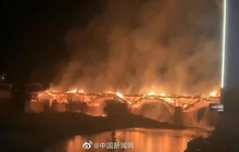 Cháy cầu cổ hơn 900 năm tuổi ở Phúc Kiến (Trung Quốc)