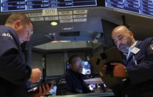 Chứng khoán Mỹ tiếp tục trượt dài, Dow Jones bước vào thị trường giá xuống