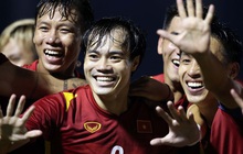Vì sao Văn Toàn cùng các đồng đội giơ 5 ngón tay ăn mừng bàn thắng?