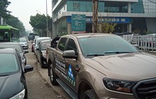 Hà Nội: Loạt trung tâm đăng kiểm đóng cửa, tài xế đổ dồn xếp hàng từ 3 giờ sáng