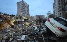 Lời kể nạn nhân trong vụ động đất thảm khốc ở Thổ Nhĩ Kỳ: Chúng tôi chỉ biết nằm yên và đợi cho hết rung chuyển