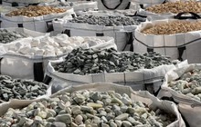 Giữ 53 tấn nickel cho đối tác, sàn giao dịch kim loại lớn nhất thế giới ‘té ngửa’ phát hiện các bao đựng toàn đá