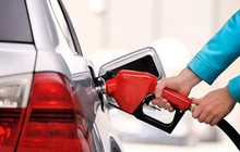 Giá xăng giảm gần 800 đồng/lít, dầu lao dốc hơn 1.200 đồng/lít