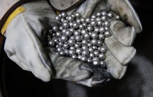 Chi hơn 1 triệu USD để mua kim loại, ngân hàng lớn nhất nước Mỹ nhận ‘cú lừa’ khi lô hàng chỉ là… những túi đá