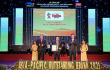 Nguyễn Minh Thiện Tấn đại diện cho Tân Tân nhận giải thưởng "Asia-Pacific Brand 2021"